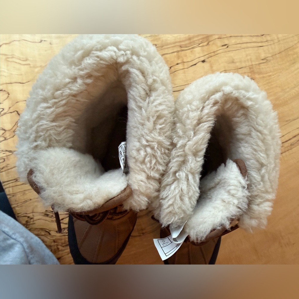 UGG Women's Chestnut Brown Shearling-Lined Winter Boots- Adirondack - Picture 6 of 11